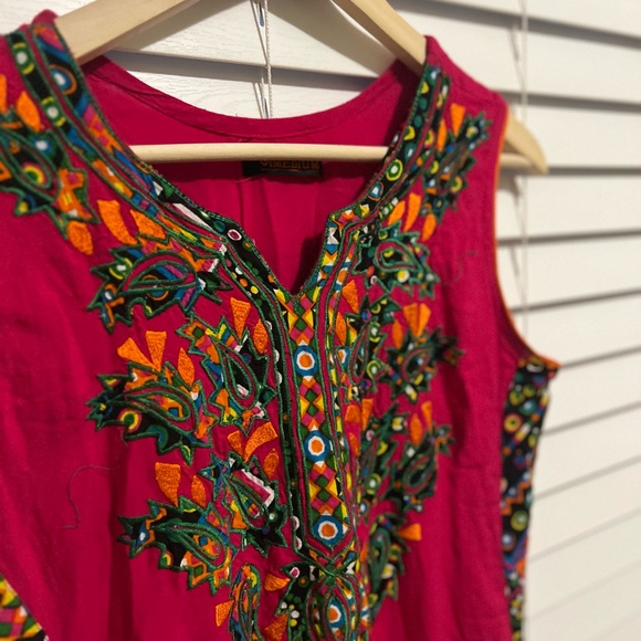 Red Embroidered Long Top Boho Western Vibrant Southwestern Santa Fe Slit Sides - Picture 2 of 10